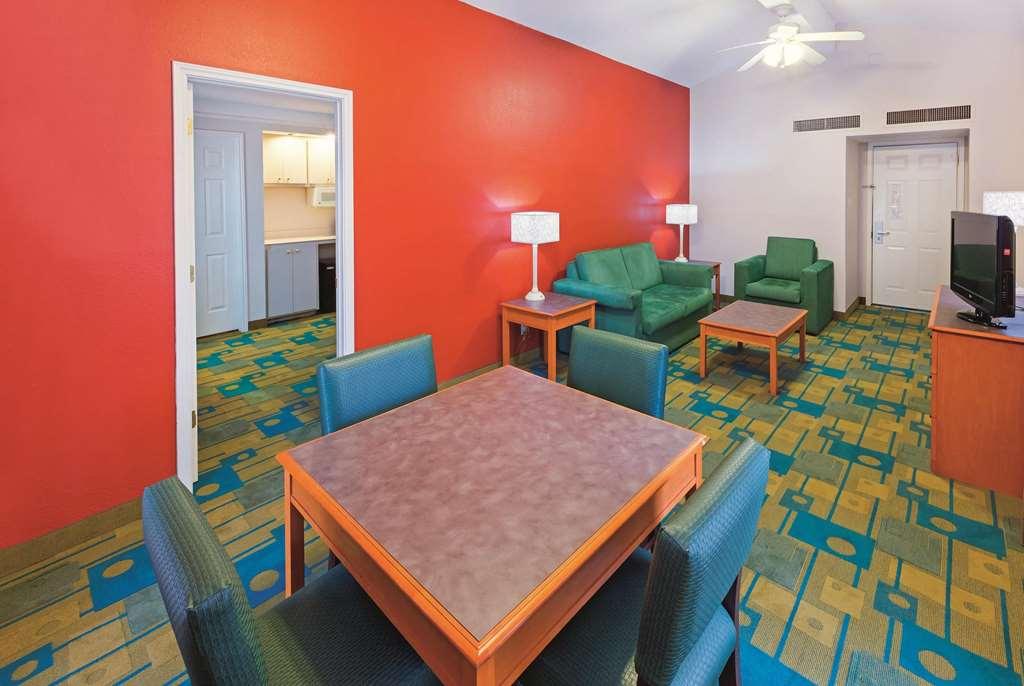 Baymont By Wyndham Lubbock - Downtown Civic Center Hotel Værelse billede