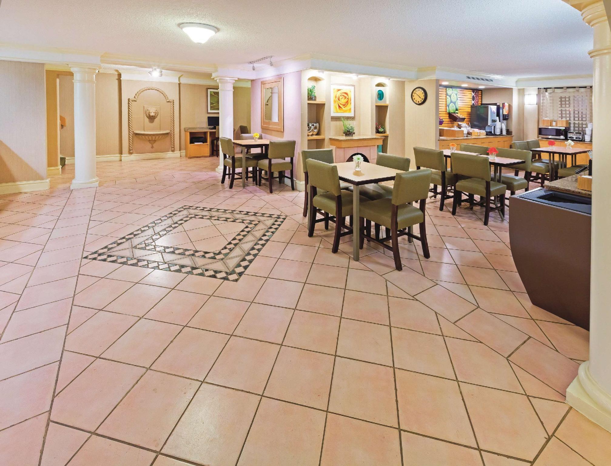 Baymont By Wyndham Lubbock - Downtown Civic Center Hotel Eksteriør billede